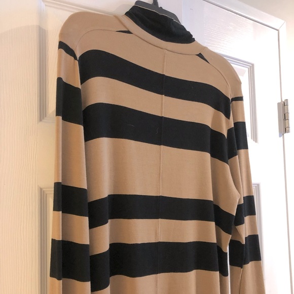 Banana Republic Lightweight Turtleneck - Picture 2 of 3